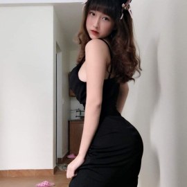 THU HIỀN – EM GÁI TRẮNG XINH, DÁNG ÔM, SIÊU MỊN