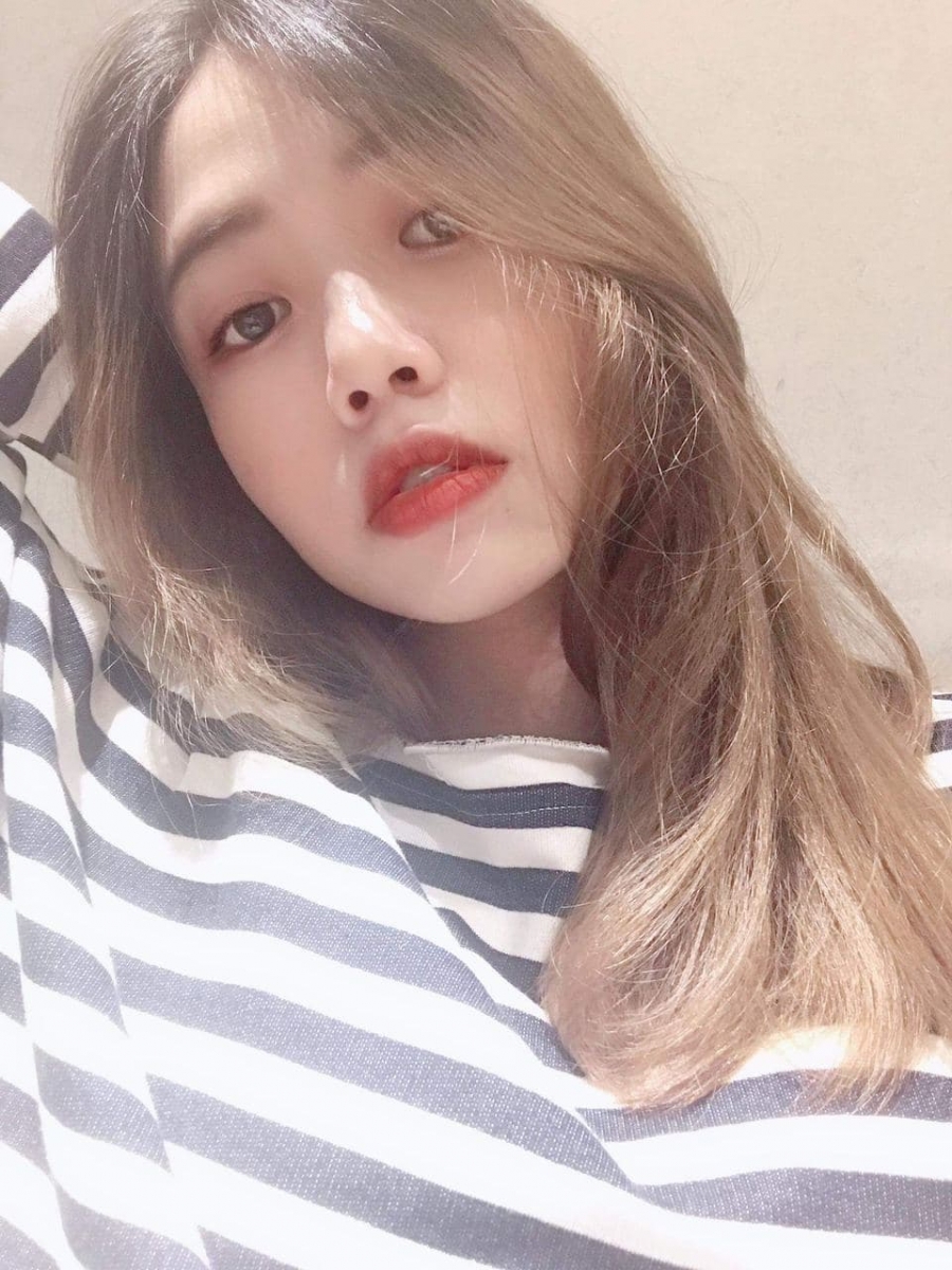 MINH THƯ – EM SINH VIÊN GẦM CAO MÁY THOÁNG