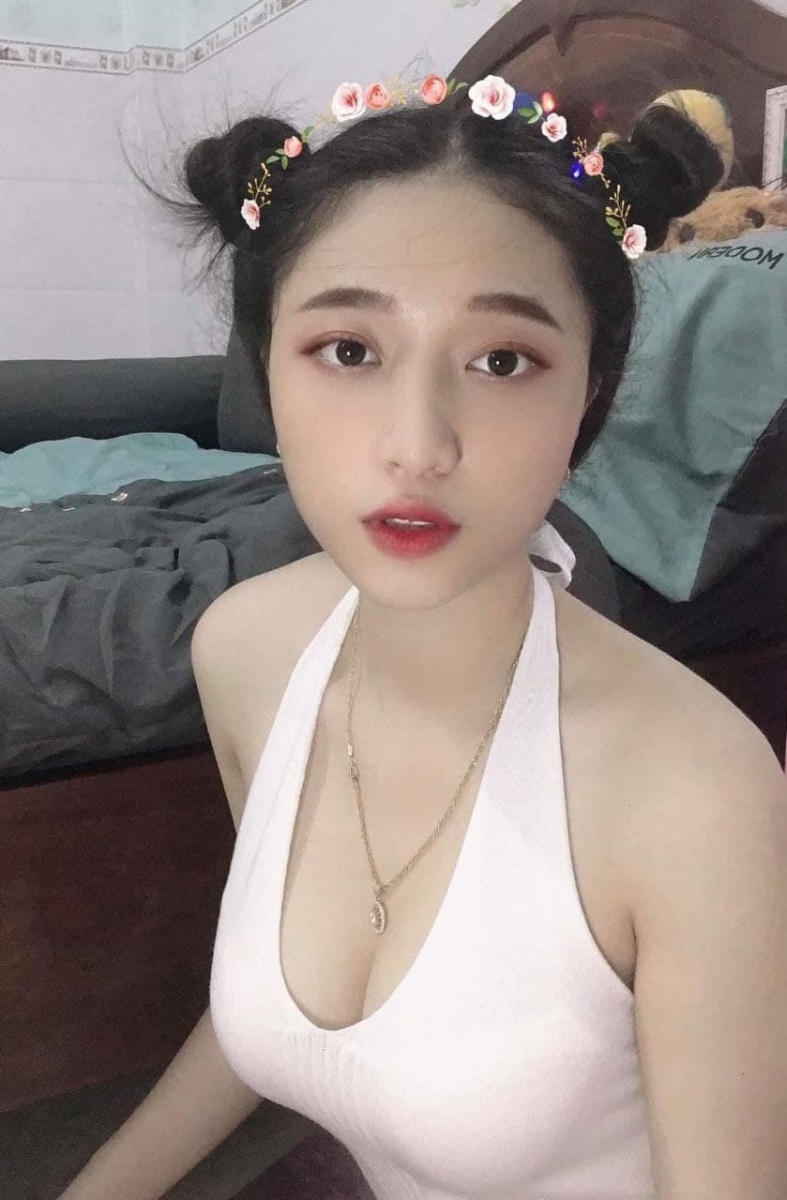 THÙY DƯƠNG – EM GÁI TRẮNG XINH, DÁNG ÔM, SIÊU MỊN