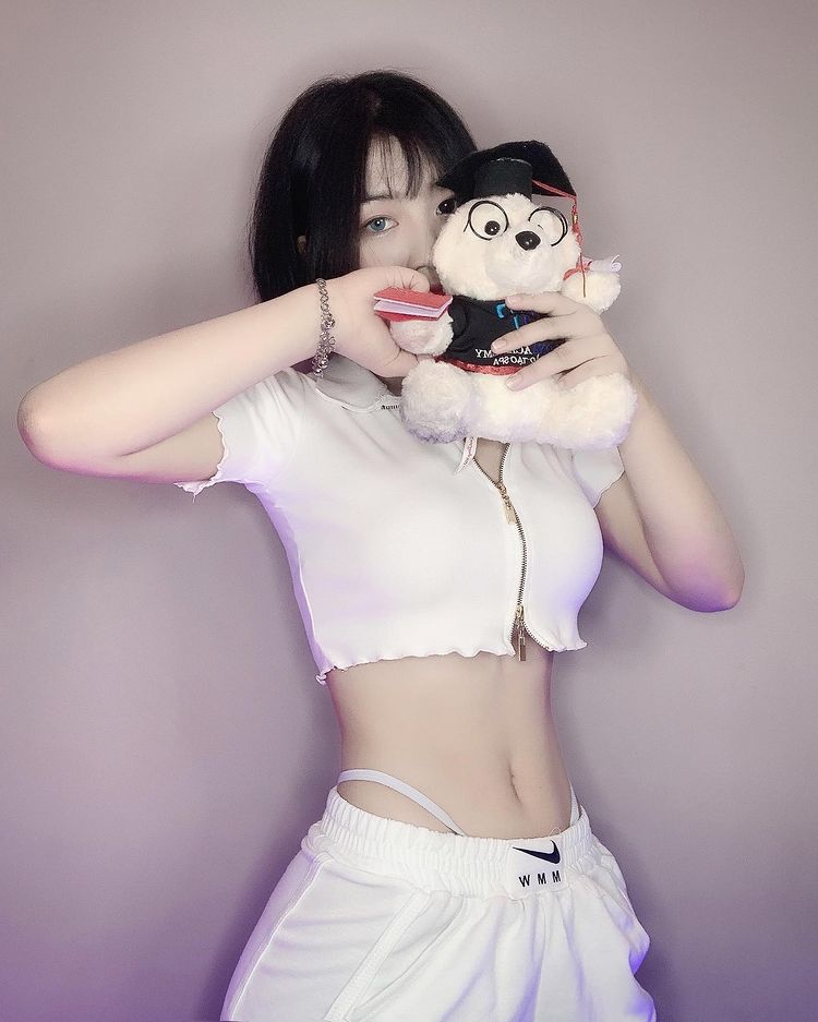 HOÀNG MAI – GÁI CÁ TÍNH, THÍCH BẠO DAM