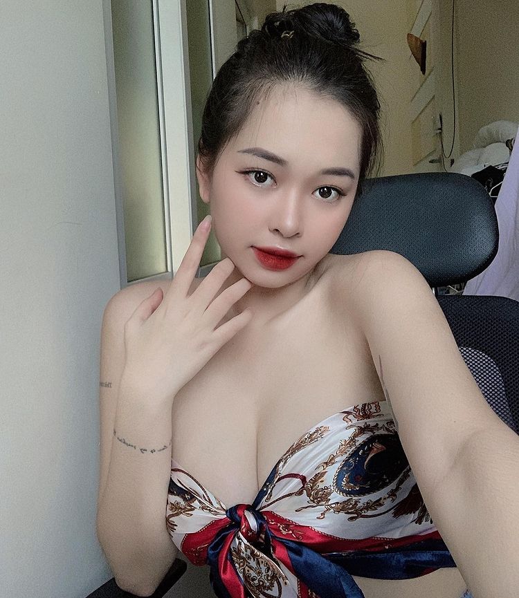 TRÂM TRÂM – SUGAR BABY DAM DANG, MÔNG VẾU CONG CỠN