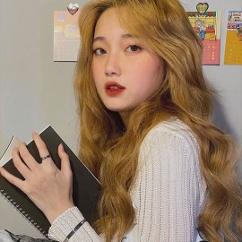 QUỲNH CHI – EM SINH VIÊN XINH XẮN, THON THẢ