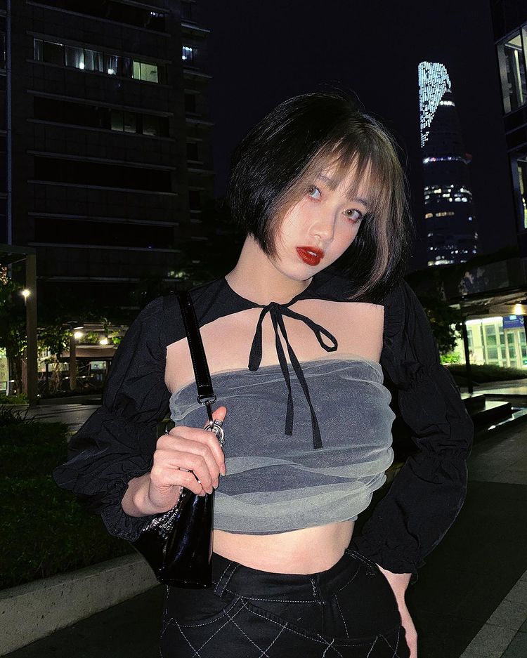 HÀ VY – EM SINH VIÊN DỄ THƯƠNG, HẤP DẪN