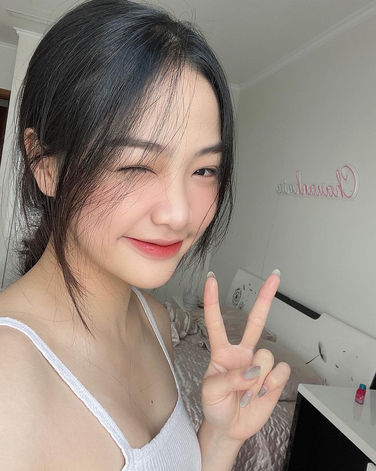 CHÂU ANH – EM GÁI DỄ THƯƠNG, CON NGOAN TRÒ GIỎI