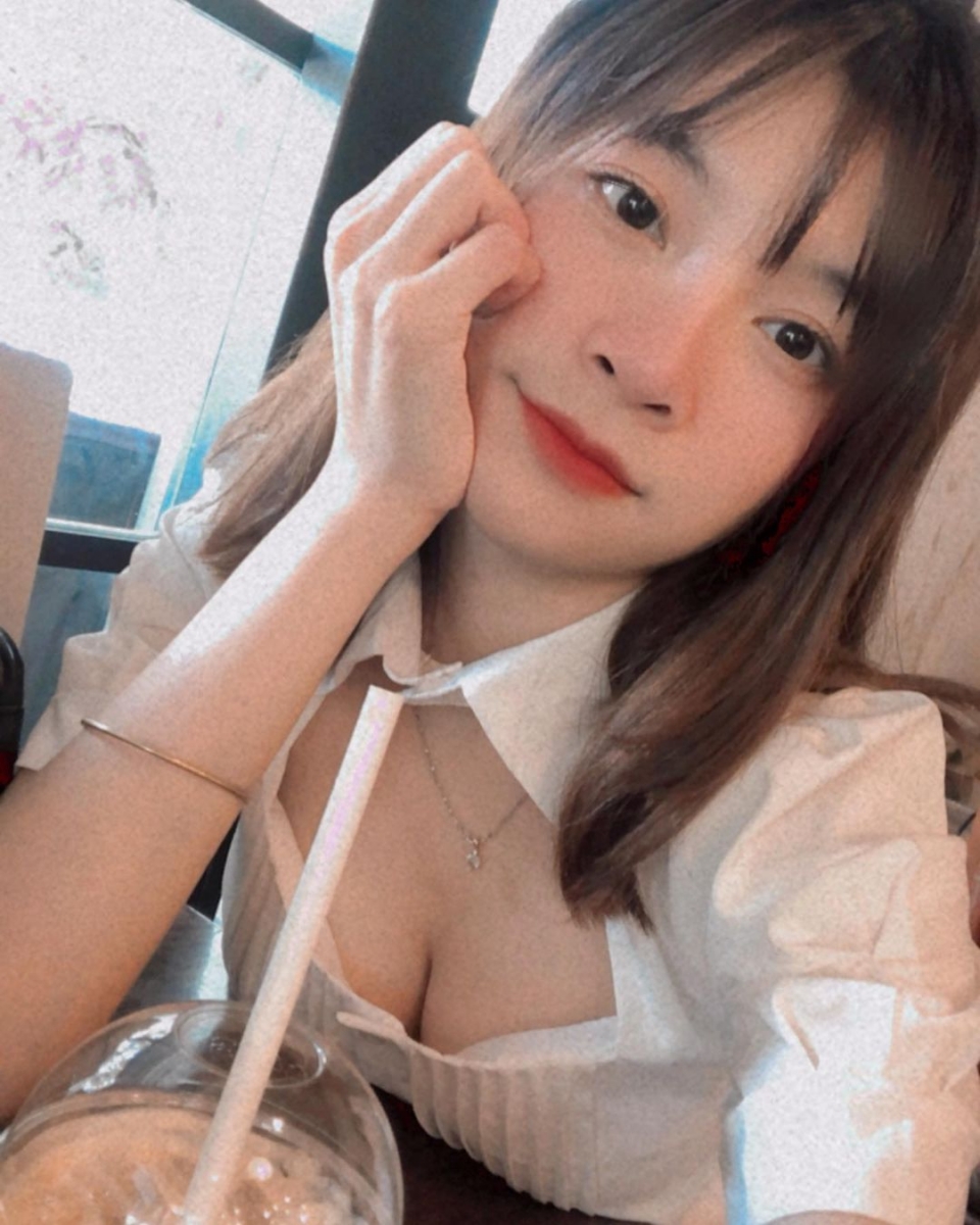 NGỌC BÍCH – EM SINH VIÊN XINH ĐẸP, TRẮNG TRẺO
