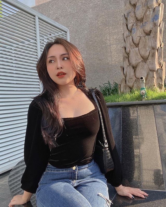 THÚY QUỲNH – EM SINH VIÊN GẦM CAO MÁY THOÁNG