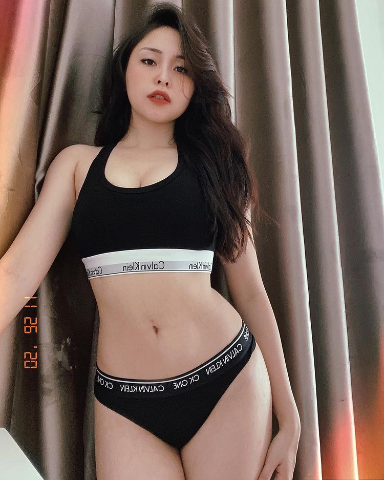 THÚY QUỲNH – EM SINH VIÊN GẦM CAO MÁY THOÁNG