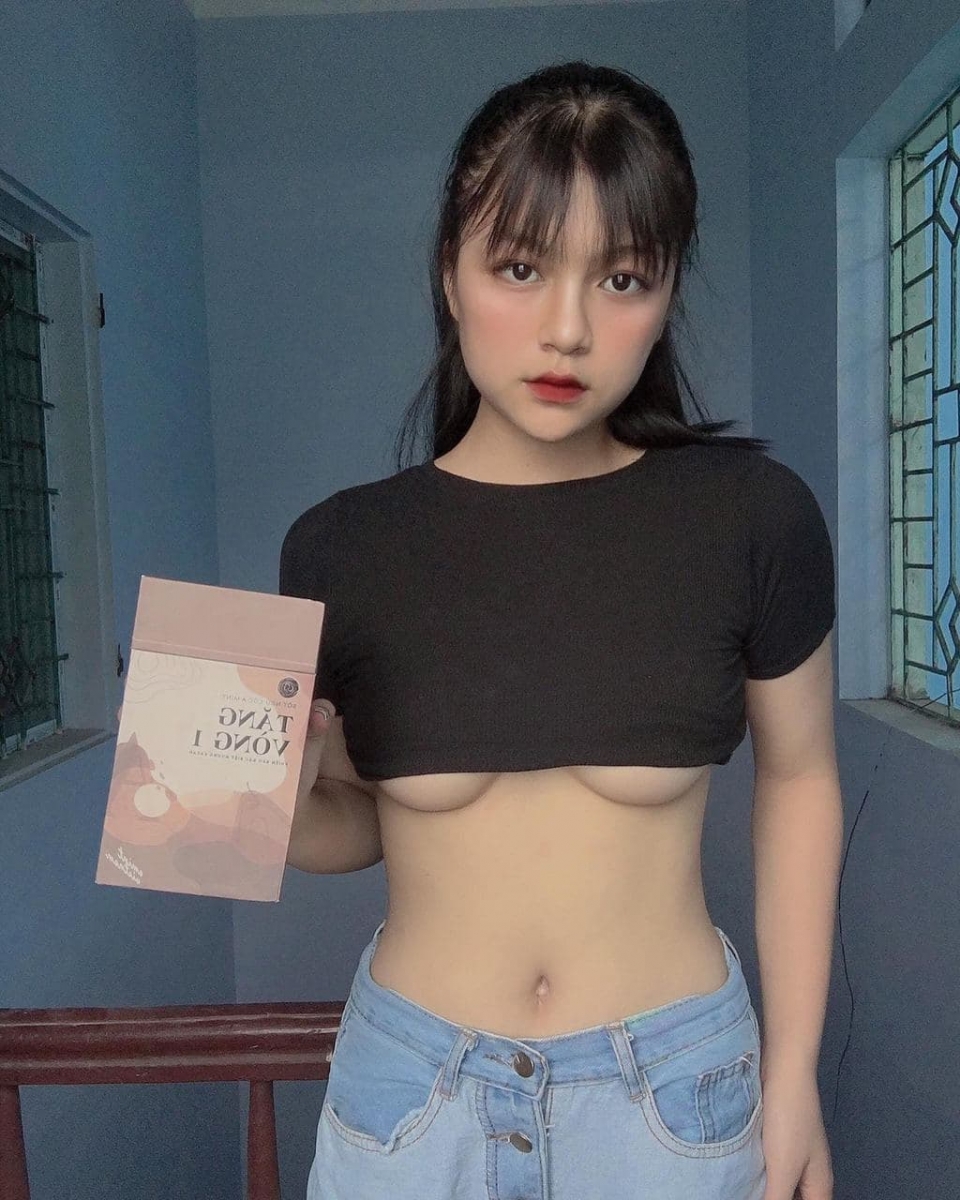 HƯƠNG NHI – ĐƯỜNG CONG QUYẾN RŨ, GỢI ĐÒN