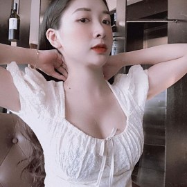 HUYỀN TRANG – GÁI XINH, DA TRẮNG, DÁNG MỊN