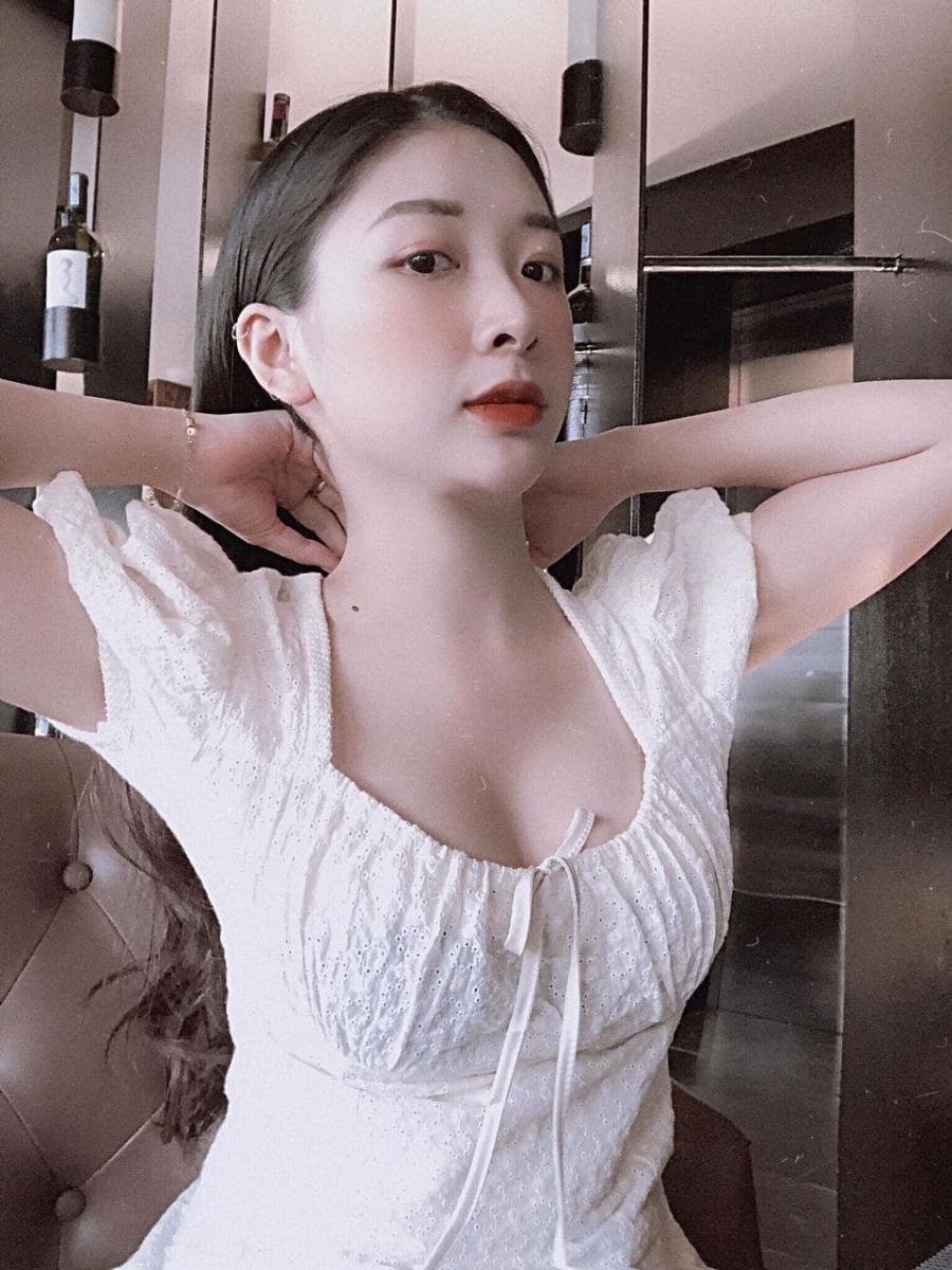 HUYỀN TRANG – GÁI XINH, DA TRẮNG, DÁNG MỊN