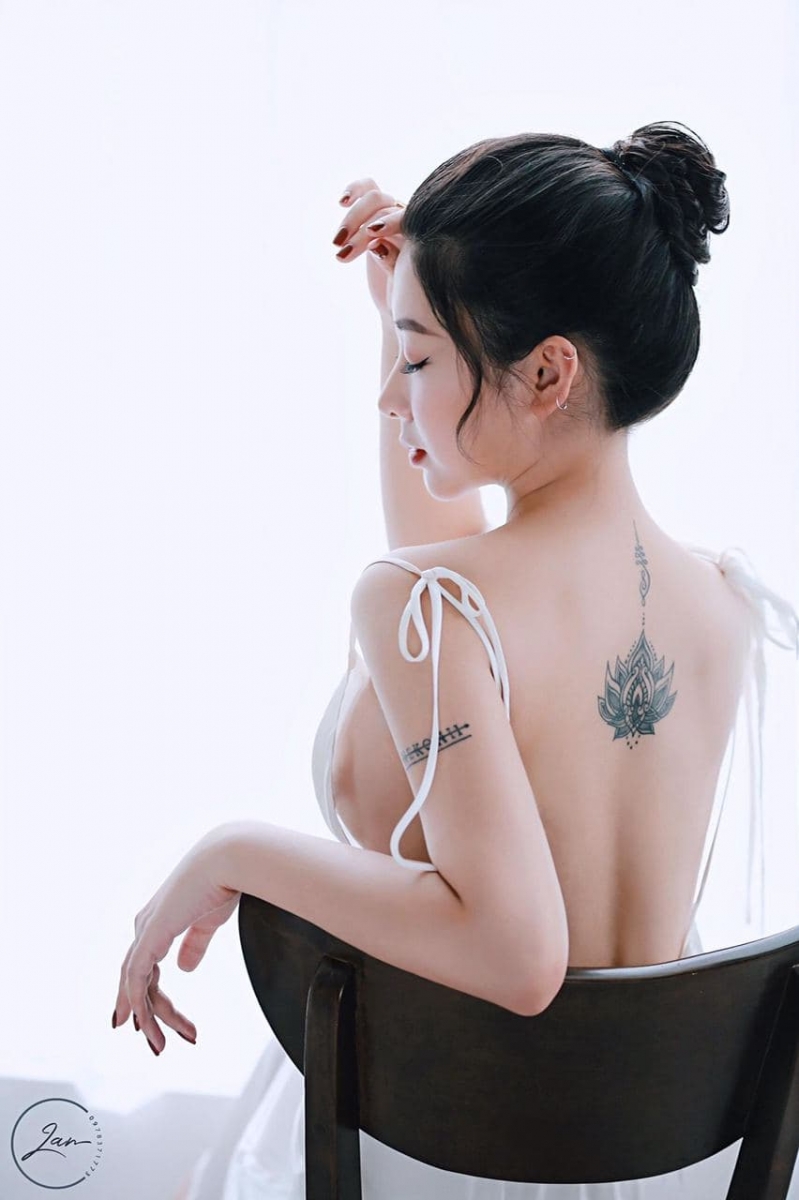 HUYỀN TRANG – GÁI XINH, DA TRẮNG, DÁNG MỊN