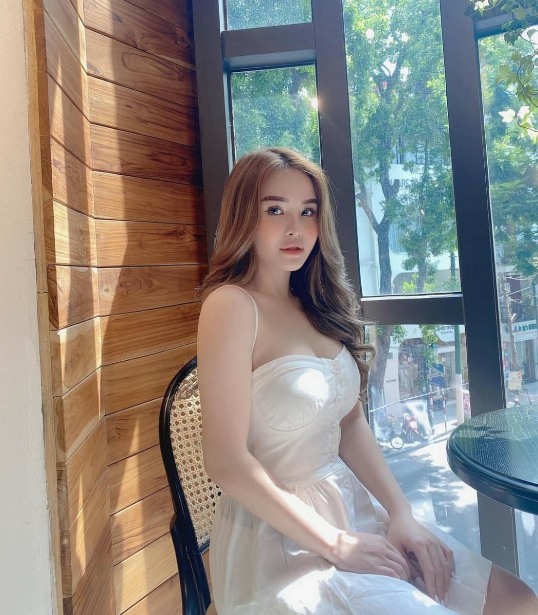 THÙY NGA – EM SINH VIÊN XINH XẮN, CONG CỠN