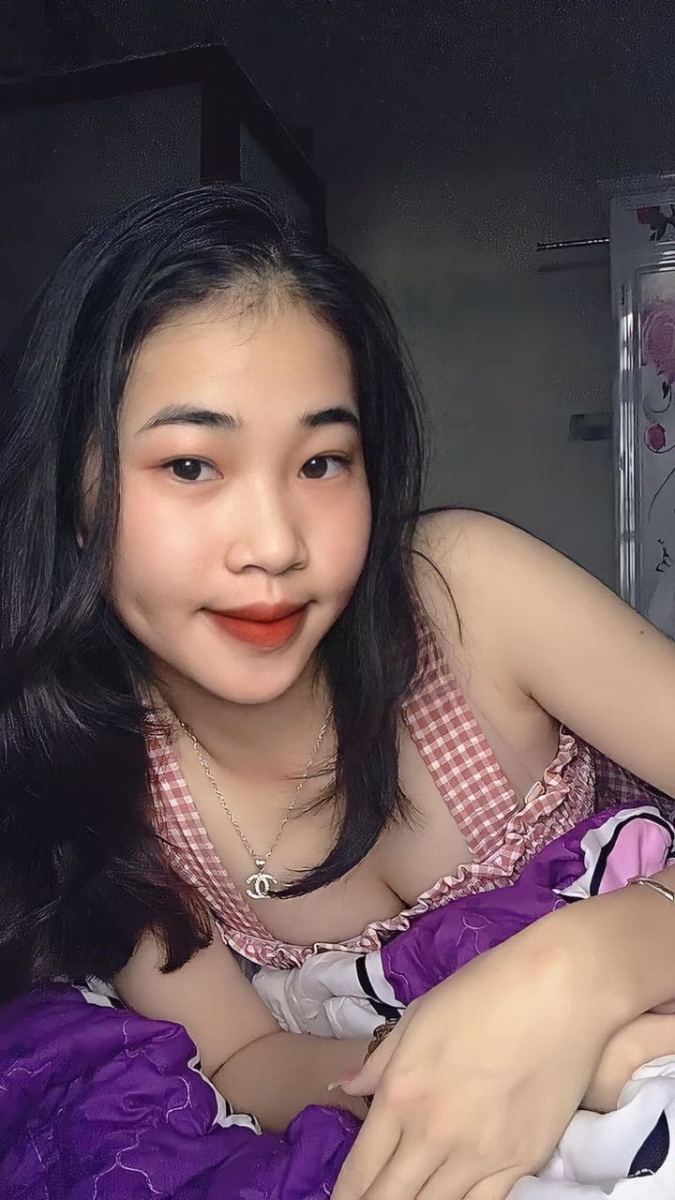 LINH TRẦN – EM SINH VIÊN XINH XẮN, MÔNG NẨY