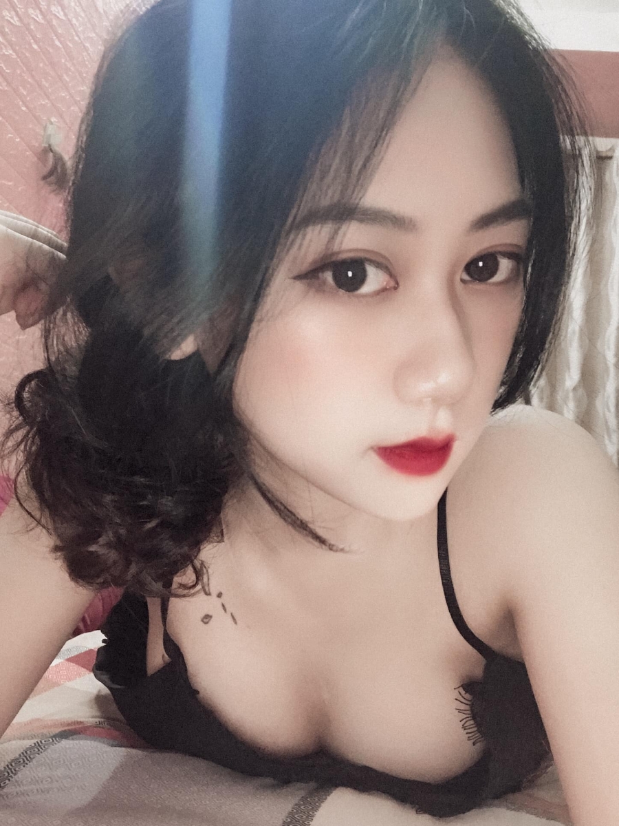 VÂN NHI – EM SINH VIÊN XINH XẮN, THON THẢ