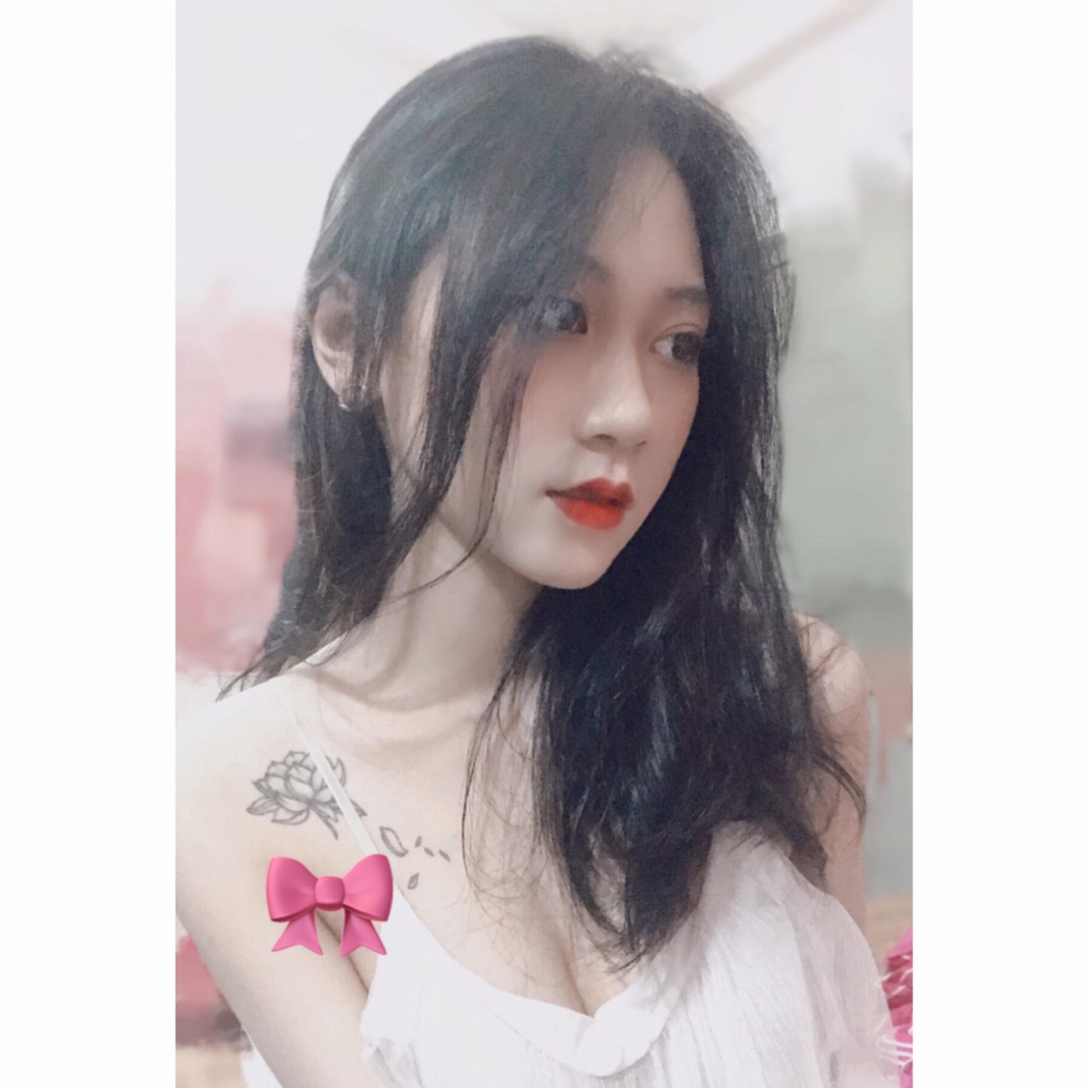 VÂN NHI – EM SINH VIÊN XINH XẮN, THON THẢ