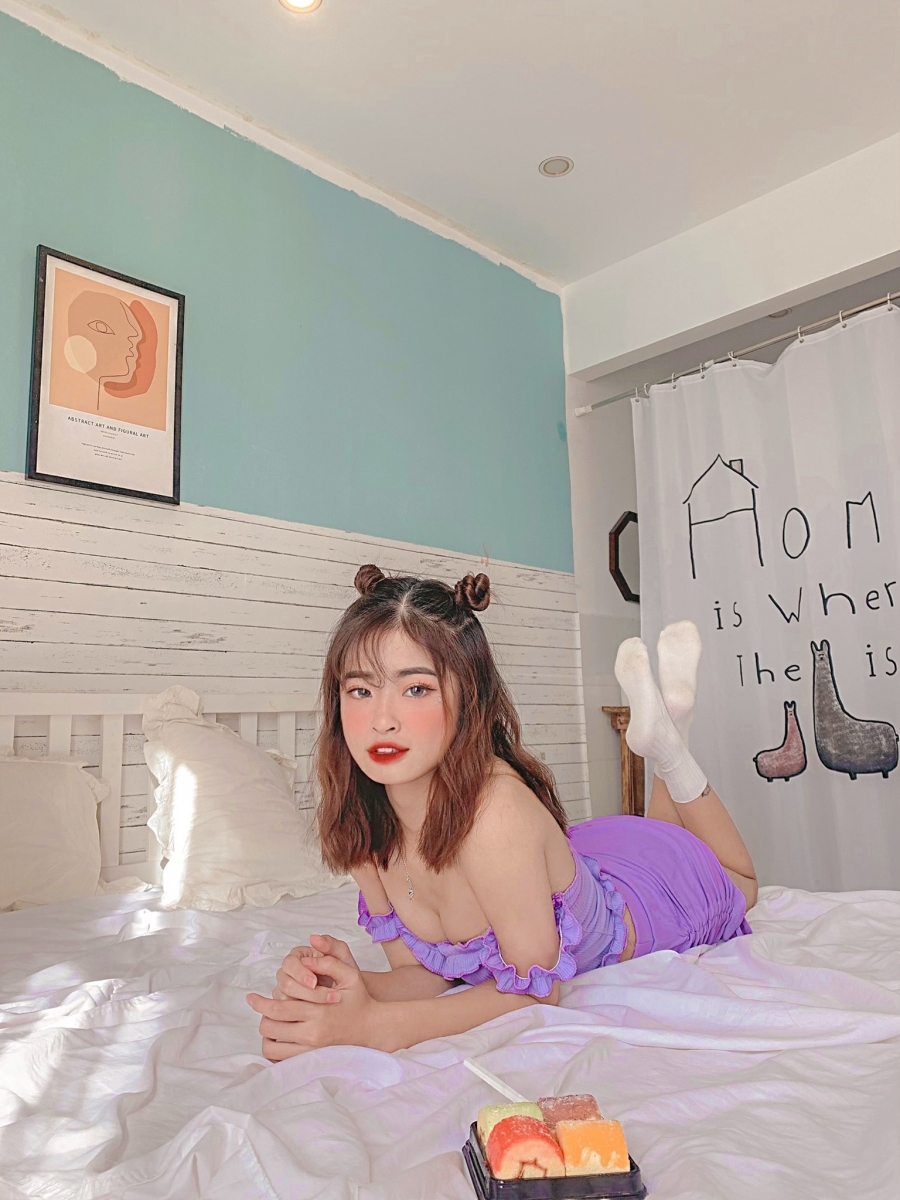PHƯƠNG LY – HOT GIRL XỨ LẠNH, MỊN MÀNG ĐẰM THẮM