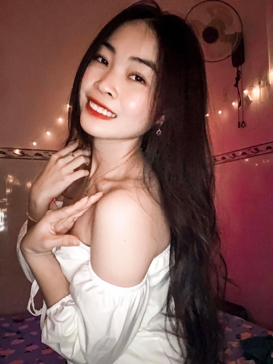 KHÁNH LINH – EM TIỂU THƯ XINH XẮN, NGON THƠM