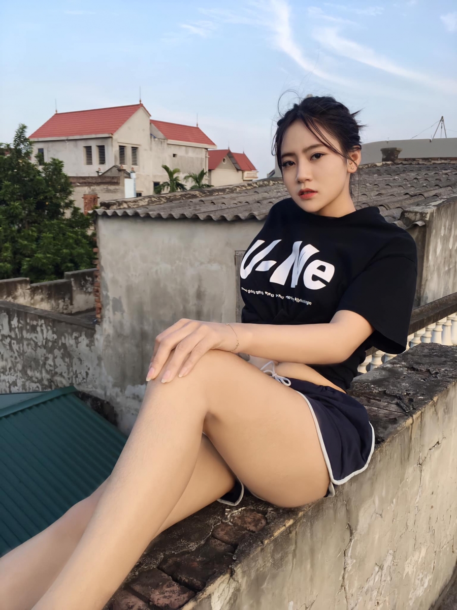 NGUYỄN HÀ – EM SINH VIÊN XINH XẮN, SẠCH SẼ, KÍN ĐÁO