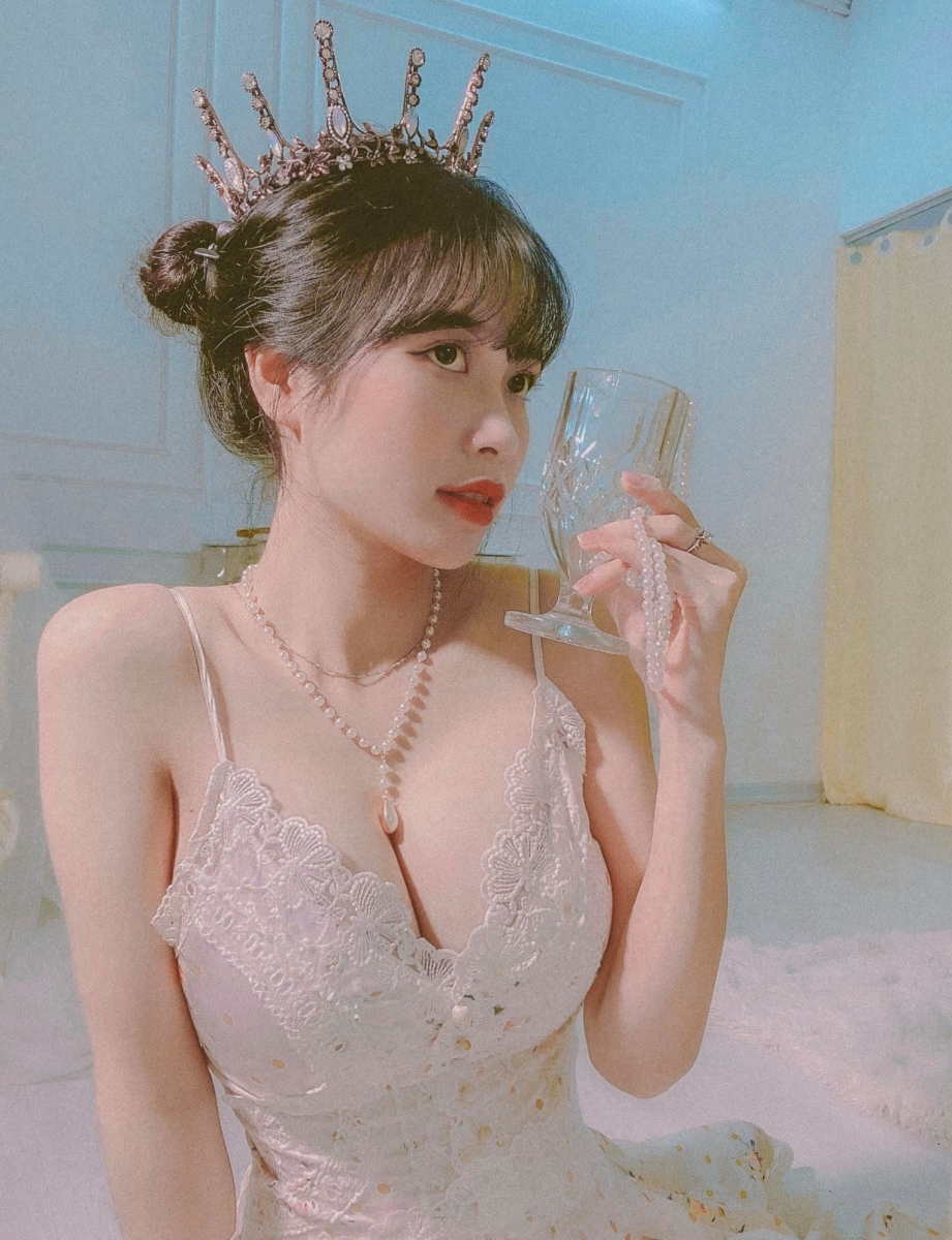 VÂN ANH – EM SINH VIÊN ĐẰM THẮM, NGỌT NƯỚC