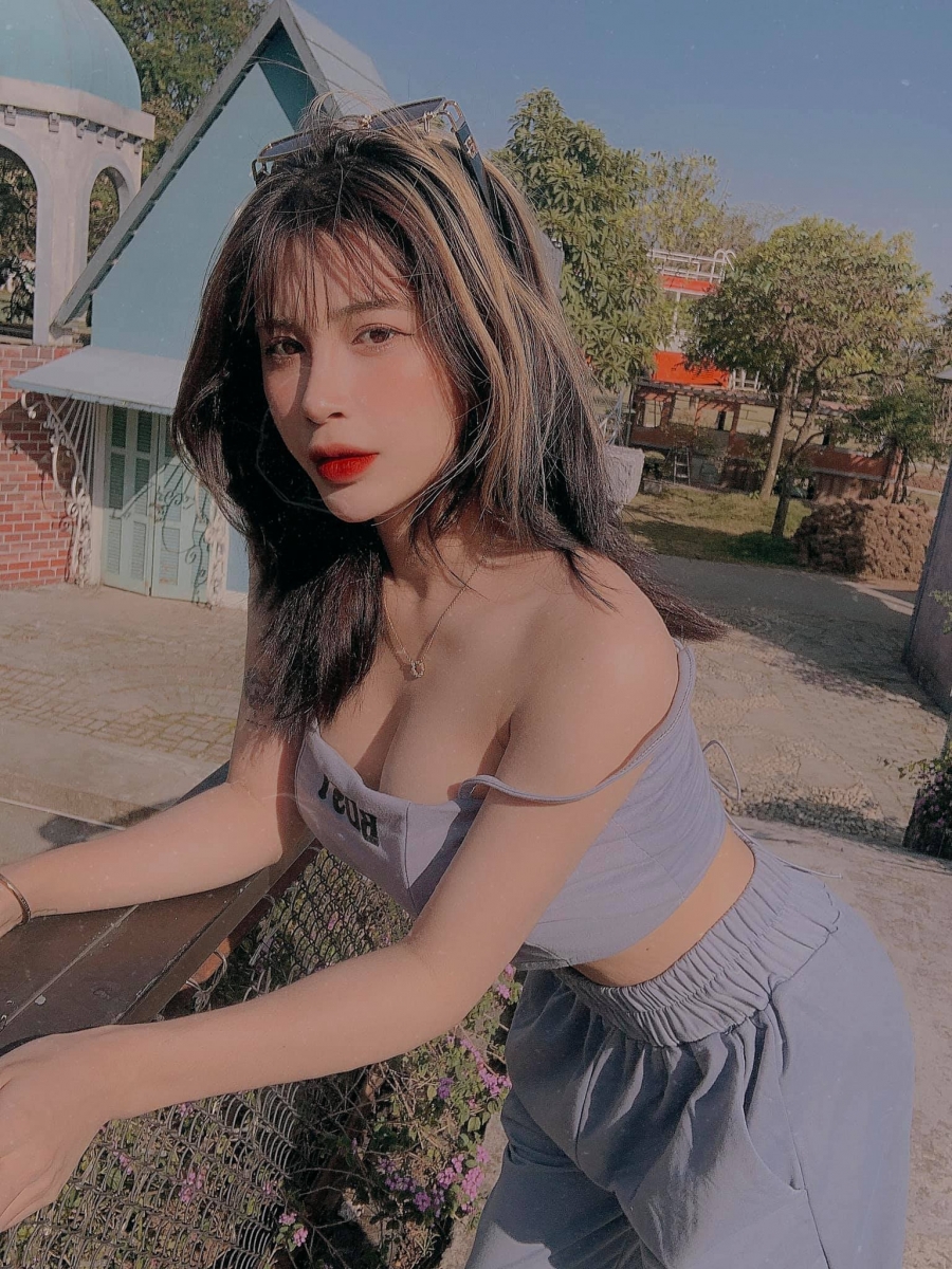 DIỄM QUỲNH  – HOT GIRL HẤP DẪN MỌI ÁNH NHÌN