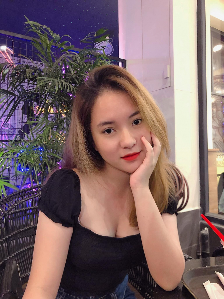 HOÀNG NHI – EM GÁI MỚI LỚN, PHỔNG PHAO, ĐẪY ĐÀ