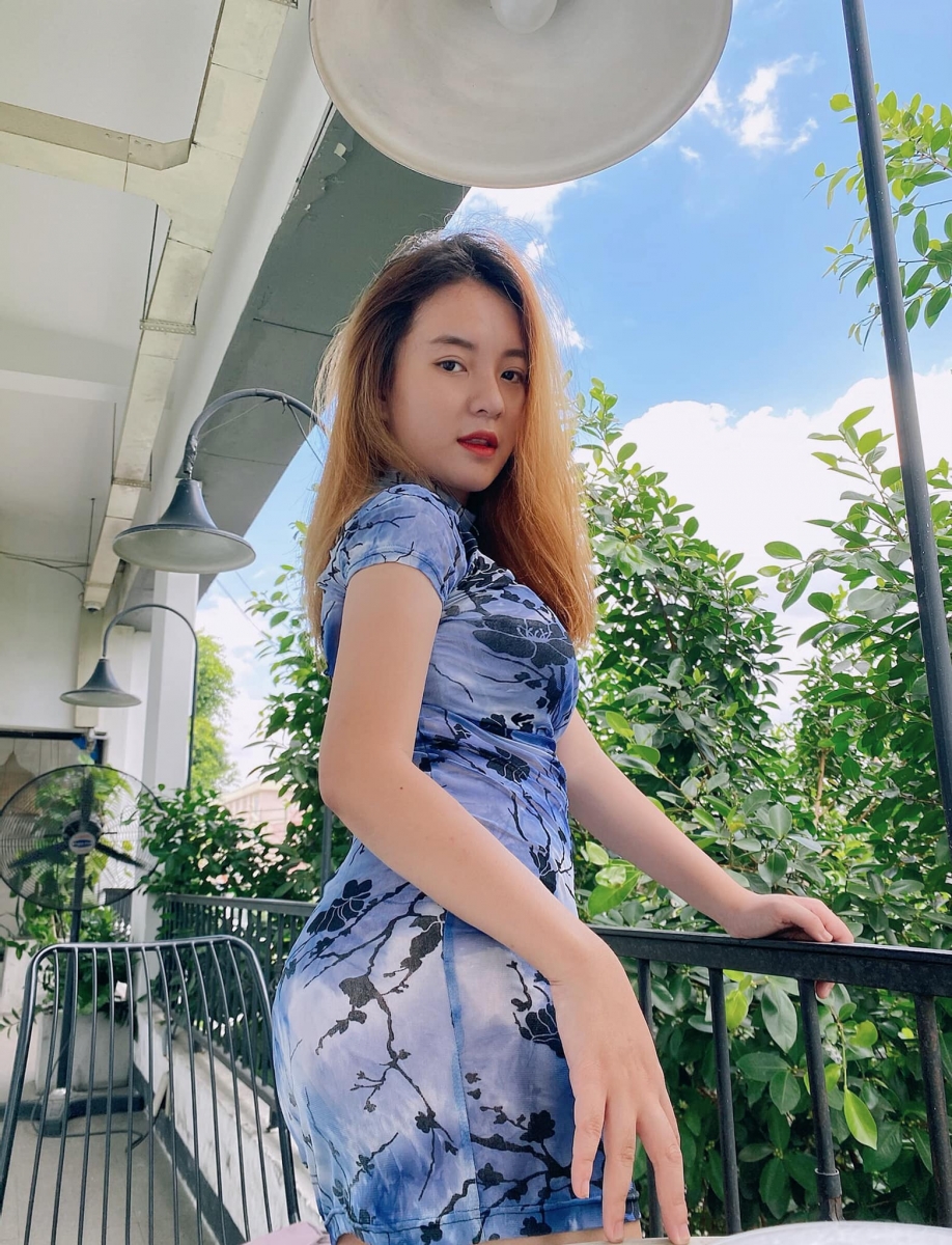 HOÀNG NHI – EM GÁI MỚI LỚN, PHỔNG PHAO, ĐẪY ĐÀ