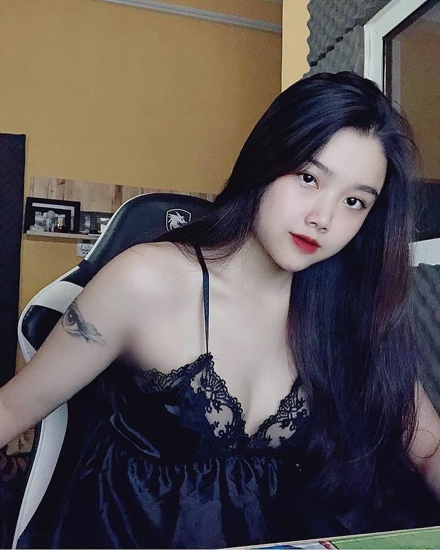 BĂNG BĂNG – EM SINH VIÊN NĂM HAI MẶT XINH MÌNH NUỘT