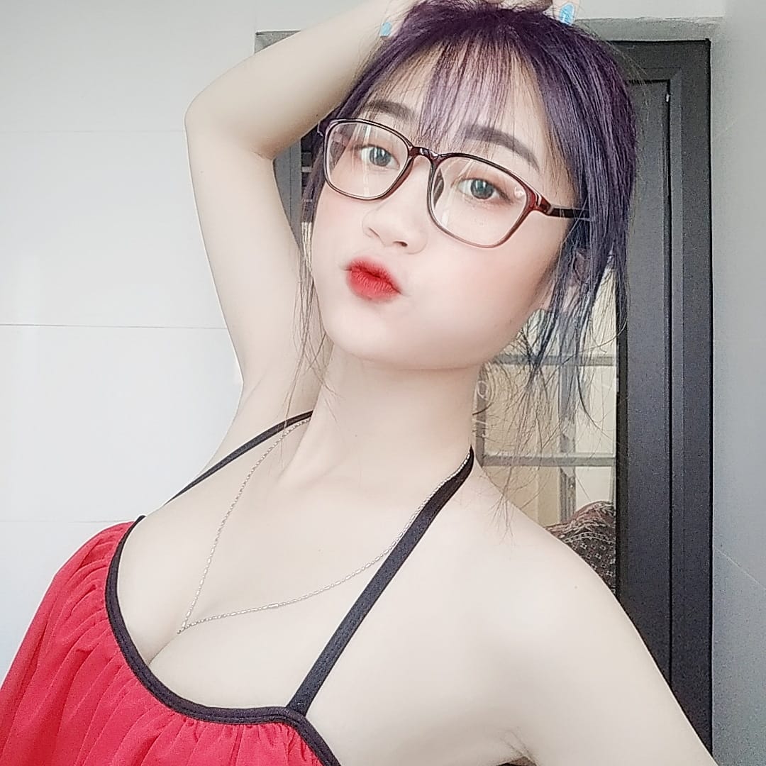 HỒNG NHUNG – EM HỌC SINH GỢI ĐÒN, SẸC XY HẾT NẤC