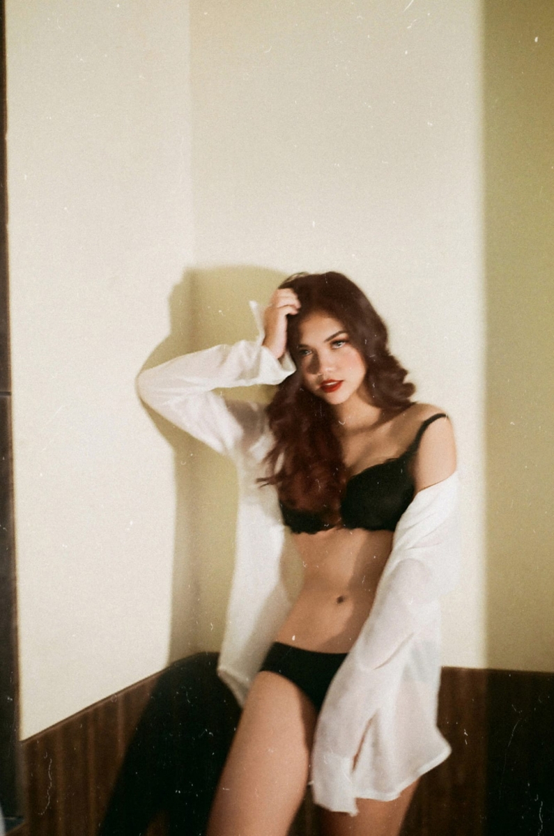 HỒNG NHUNG – EM SINH VIÊN NHẸ NHÀNG, NGON THƠM