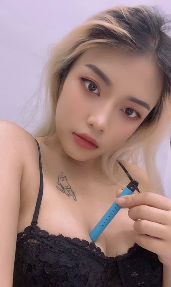 HỒNG LINH – BÉ SINH VIÊN NĂM NHẤT NGỰC KHỦNG