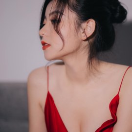 LINH NHI – SUGAR BABY DAM DANG, VẾU XINH MÔNG CONG