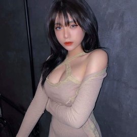 HUYỀN TRANG – EM MẪU ẢNH CONG CỠN, CĂNG ĐÉT