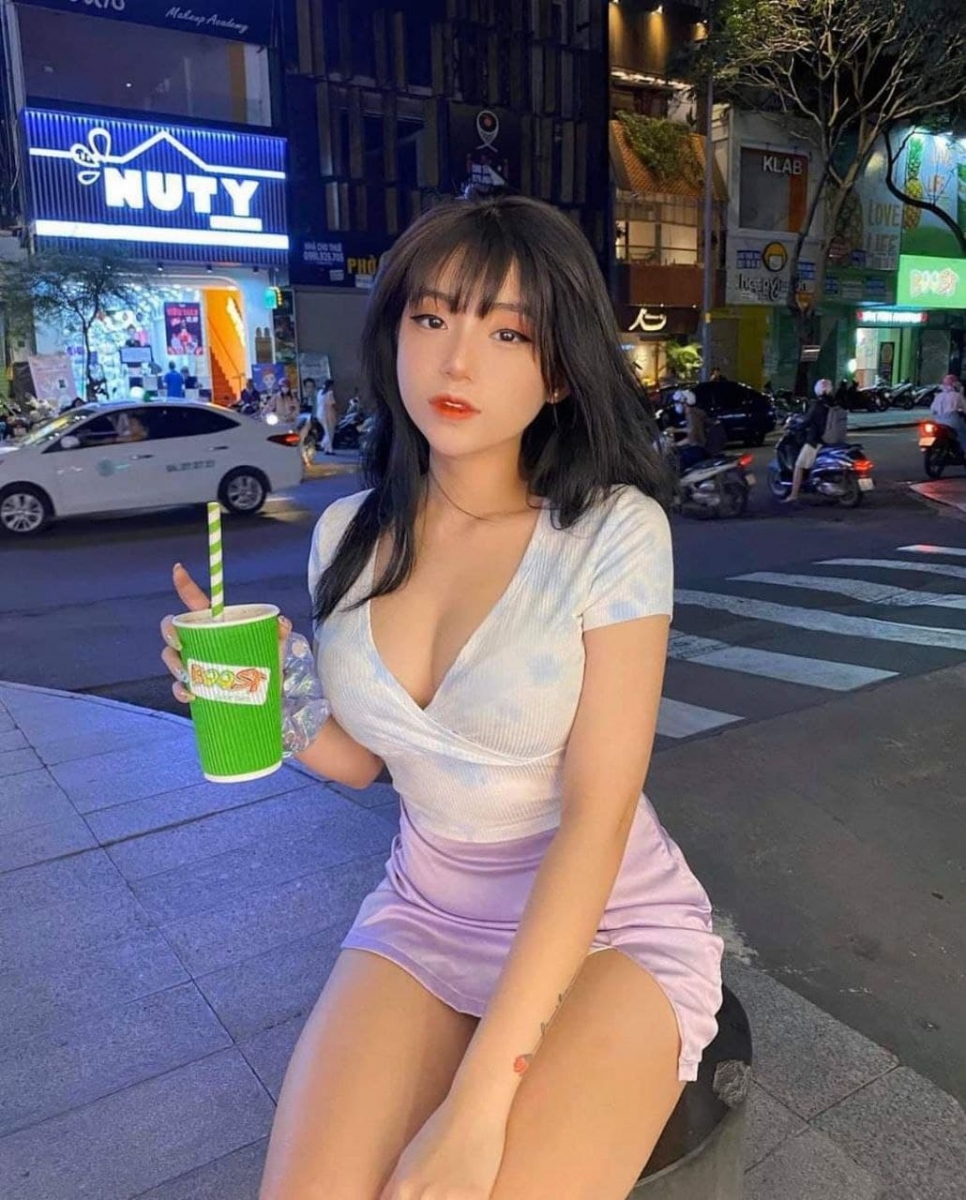 THÙY DƯƠNG – HOT GIRL HẤP DẪN MỌI ÁNH NHÌN