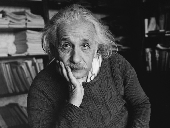 albert einstein đóng góp to lớn cho vật lý học