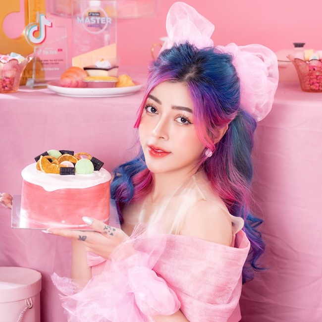 Linh Barbie cực xinh đẹp