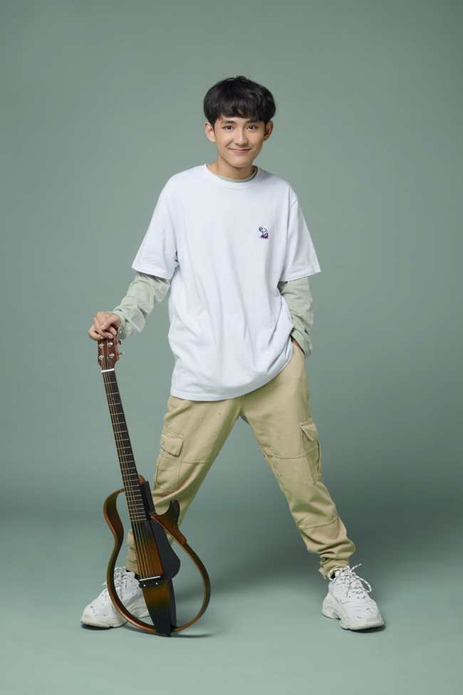 First Anuwat ngôi sao Thái Lan