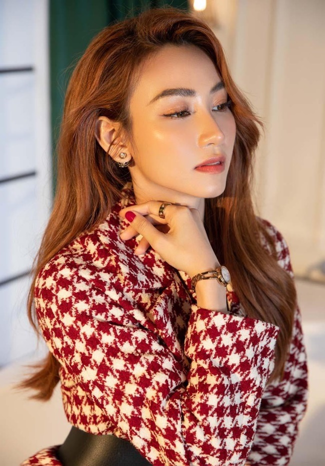 Nữ ca sĩ Ngân Khánh xinh đẹp