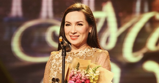 Ca sĩ Phi Nhung mẹ nuôi của nhiều đứa trẻ