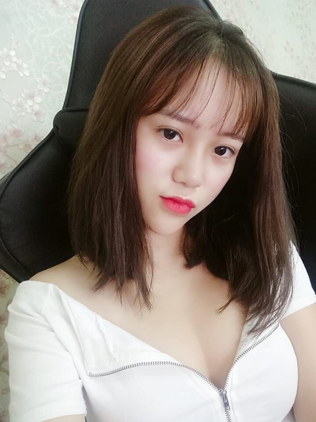 Cô thường xuyên đăng hình sexy