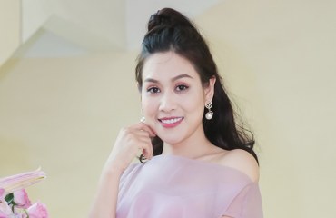 Tiểu sử Hà Hương - “Nguyệt thảo mai” phim Phía trước là bầu trời