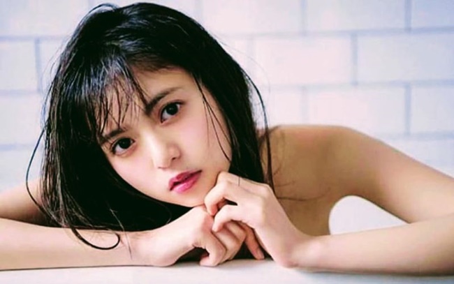 Thân hình nóng bỏng của cô