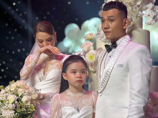 Phương Trinh Jolie và bạn trai kém tuổi
