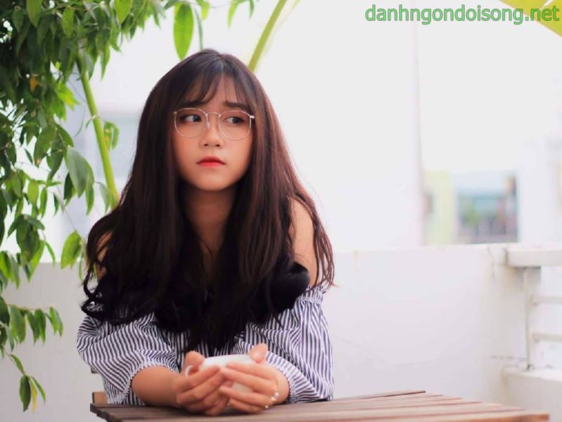 Top ảnh gái xinh đeo mắt kính dễ thương
