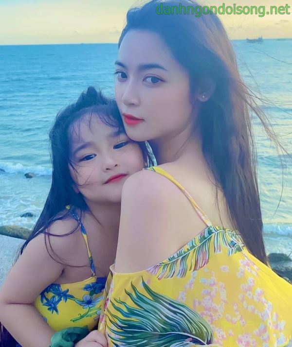Top ảnh gái xinh đeo mắt kính dễ thương