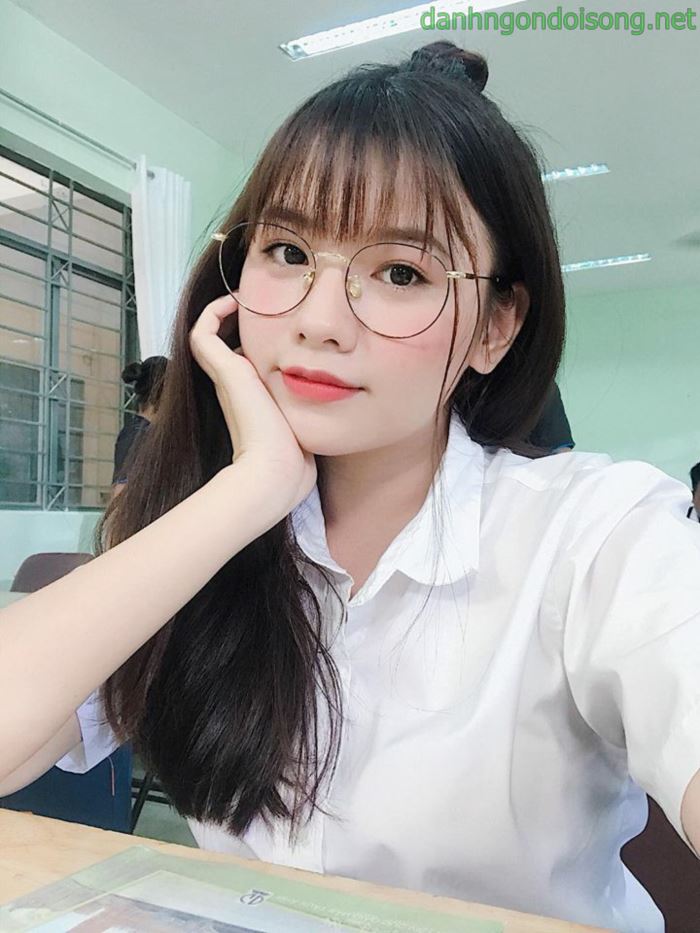 Top ảnh gái xinh đeo mắt kính dễ thương