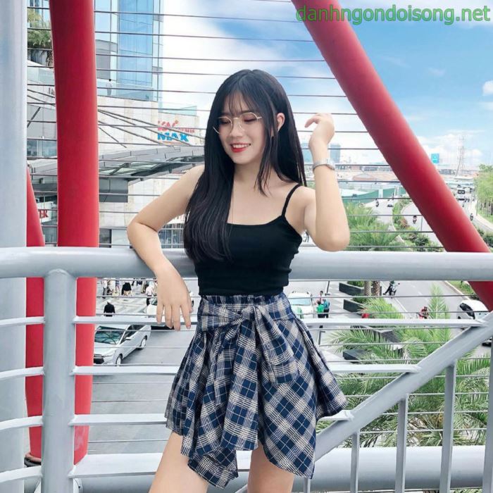 Top ảnh gái xinh đeo mắt kính dễ thương