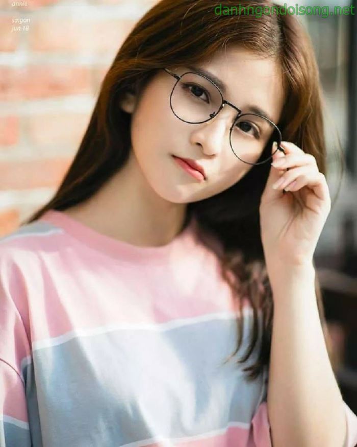Top ảnh gái xinh đeo mắt kính dễ thương