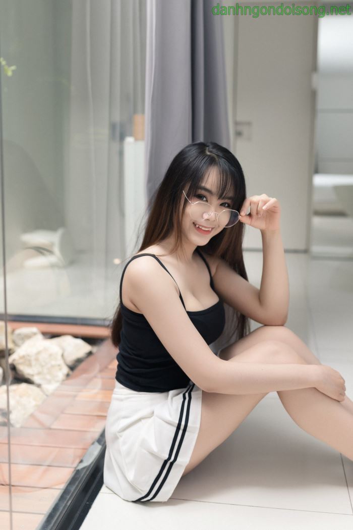 Top ảnh gái xinh đeo mắt kính dễ thương