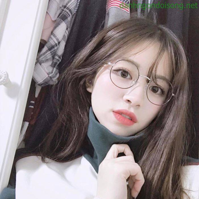 Top ảnh gái xinh đeo mắt kính dễ thương