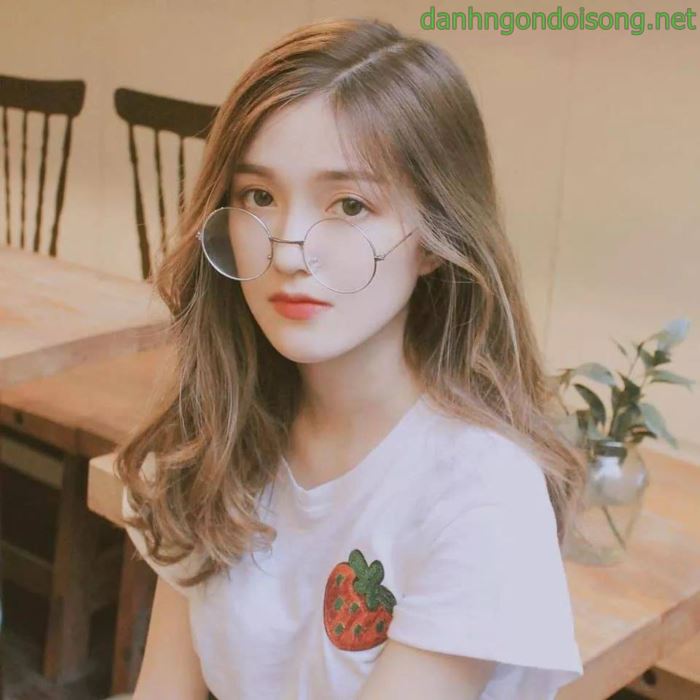 Top ảnh gái xinh đeo mắt kính dễ thương